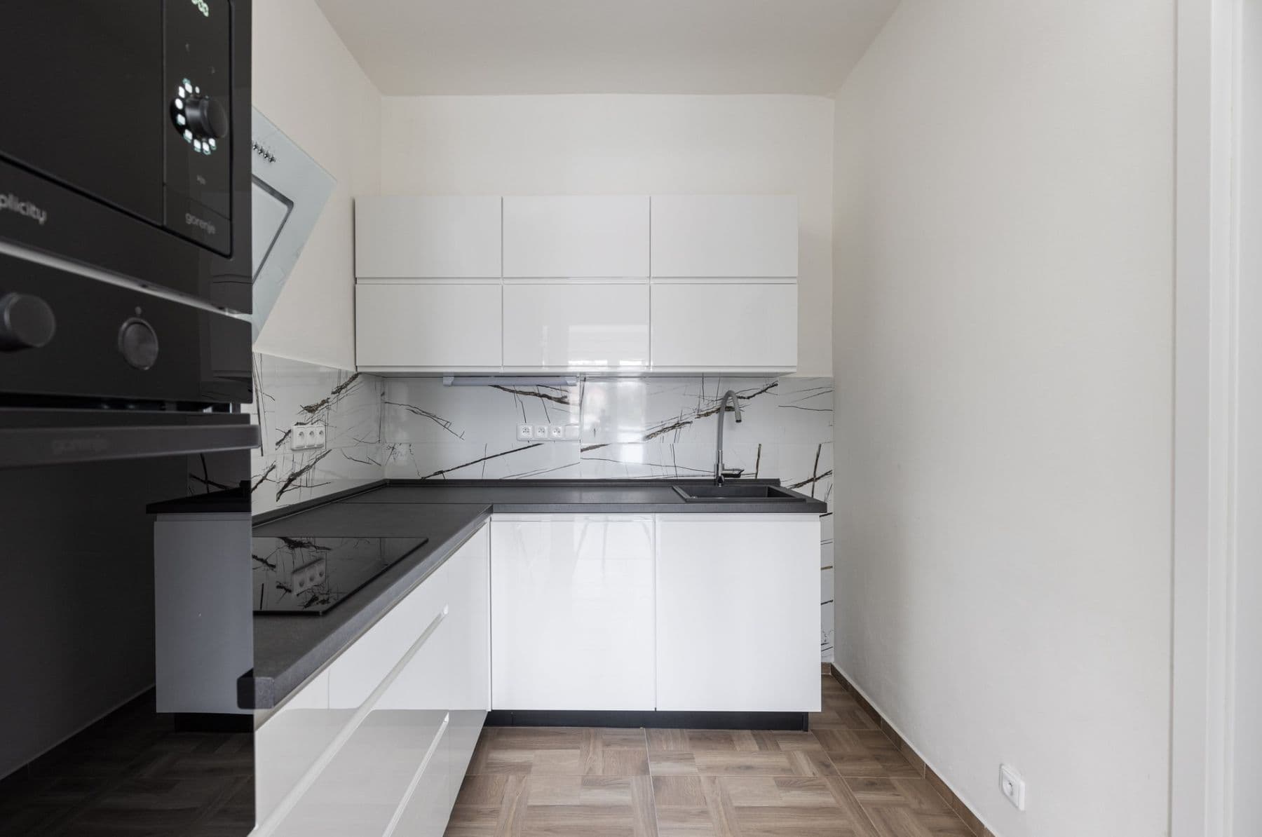 Prenájom bytu 2-izbový 74 m², Trojská, Praha, Praha Prenájom bytu 2-izbový 74 m², Trojská, Praha, Praha