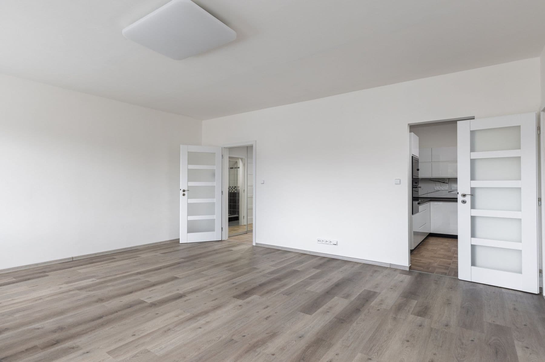 Prenájom bytu 2-izbový 74 m², Trojská, Praha, Praha Prenájom bytu 2-izbový 74 m², Trojská, Praha, Praha