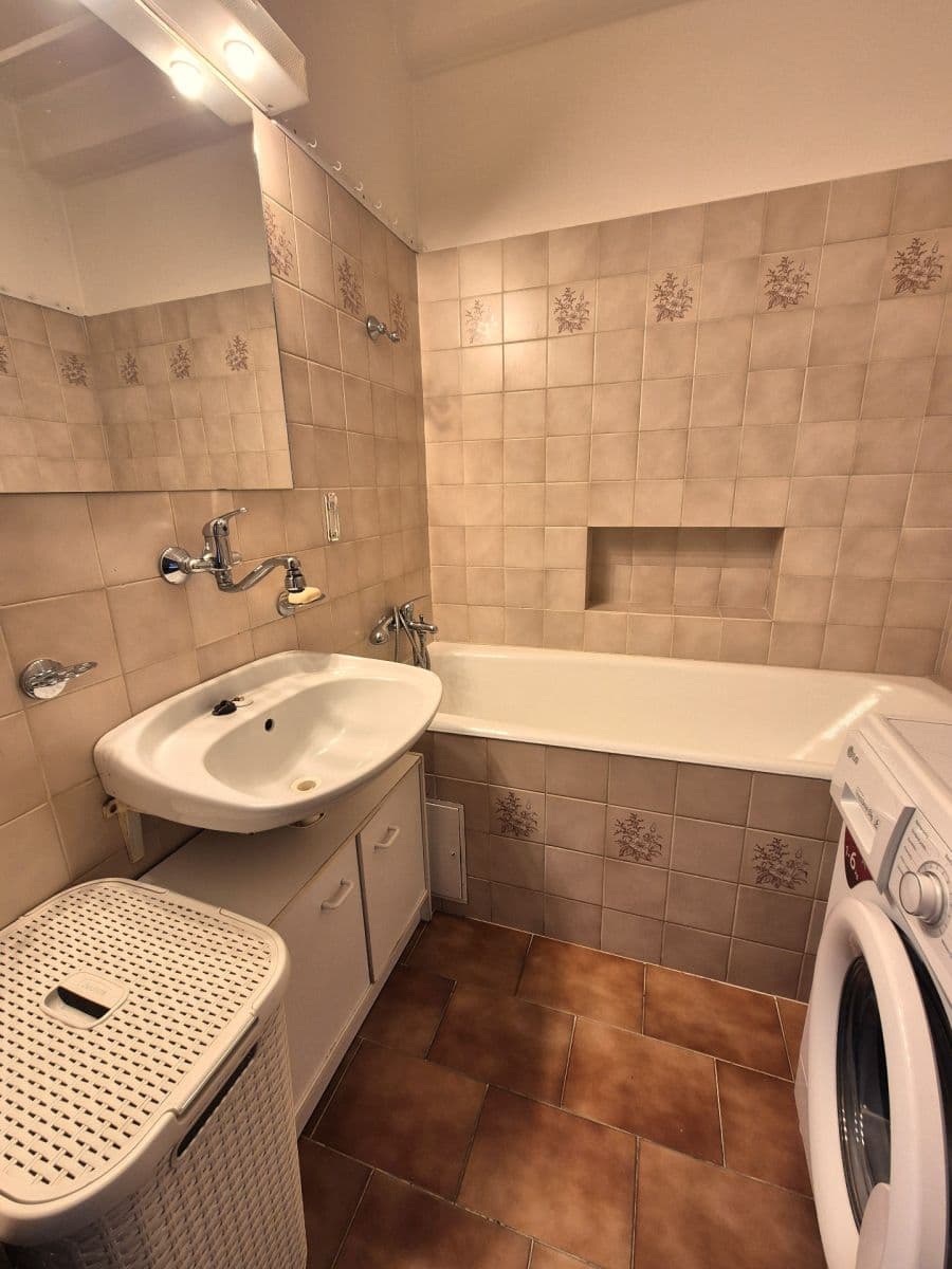 Prenájom bytu 2-izbový 74 m², Na Mlejnku, Praha, Praha Prenájom bytu 2-izbový 74 m², Na Mlejnku, Praha, Praha