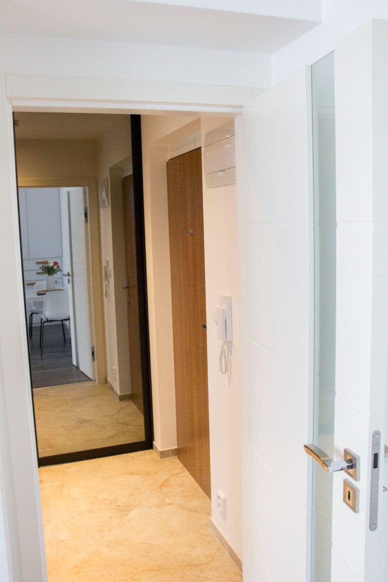 Prenájom bytu 1-izbový 26 m², Ve Žlíbku, Praha, Praha Prenájom bytu 1-izbový 26 m², Ve Žlíbku, Praha, Praha