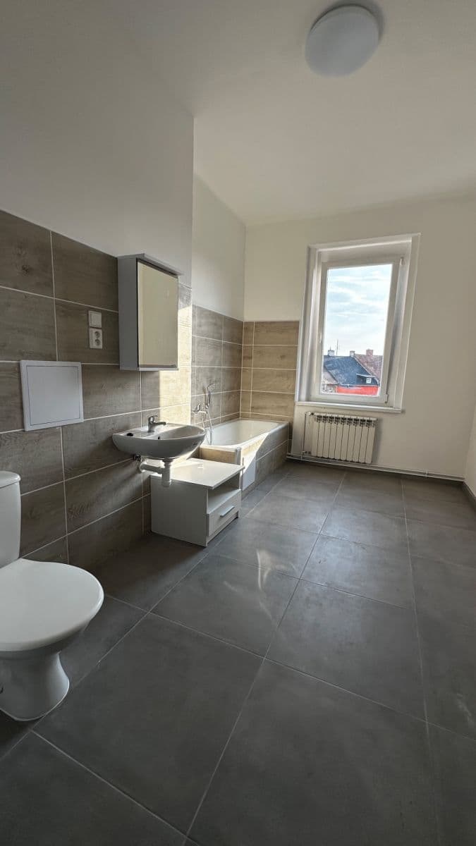 Prenájom bytu 2-izbový 72 m², Zemská, Teplice, Ústecký kraj Prenájom bytu 2-izbový 72 m², Zemská, Teplice, Ústecký kraj