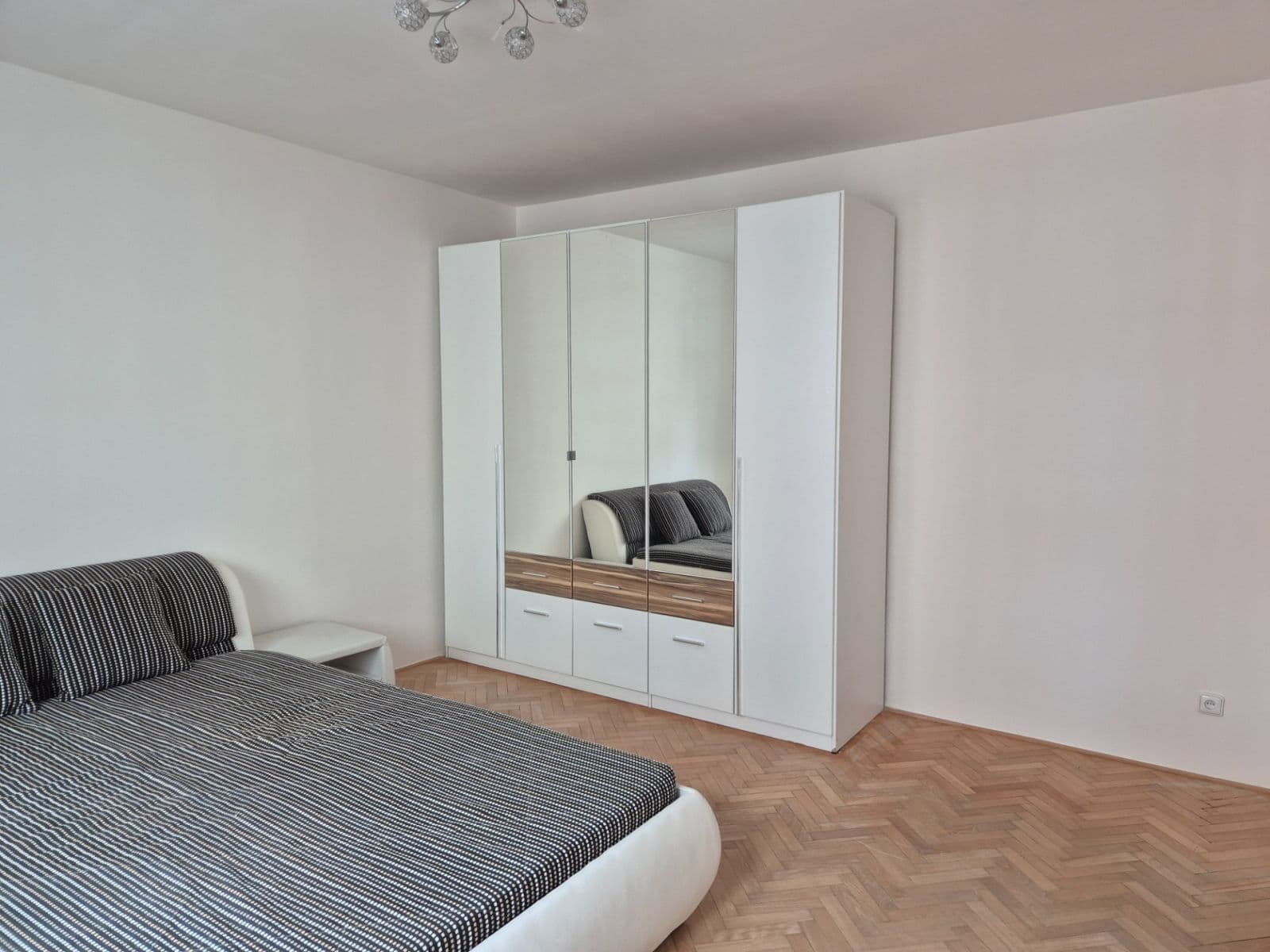 Prenájom bytu 2-izbový 60 m², Užocká, Praha, Praha Prenájom bytu 2-izbový 60 m², Užocká, Praha, Praha
