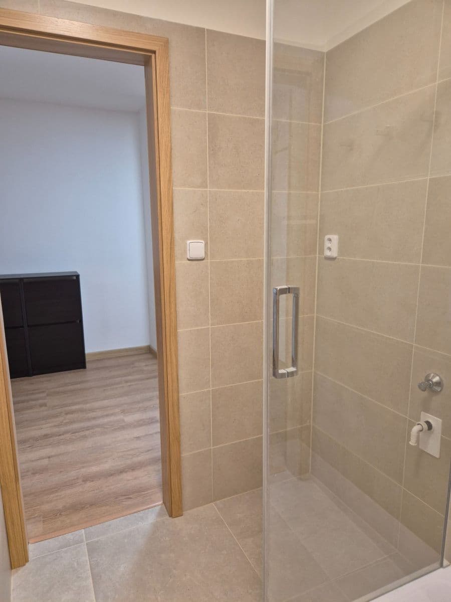 Prenájom bytu 2-izbový 60 m², Užocká, Praha, Praha Prenájom bytu 2-izbový 60 m², Užocká, Praha, Praha