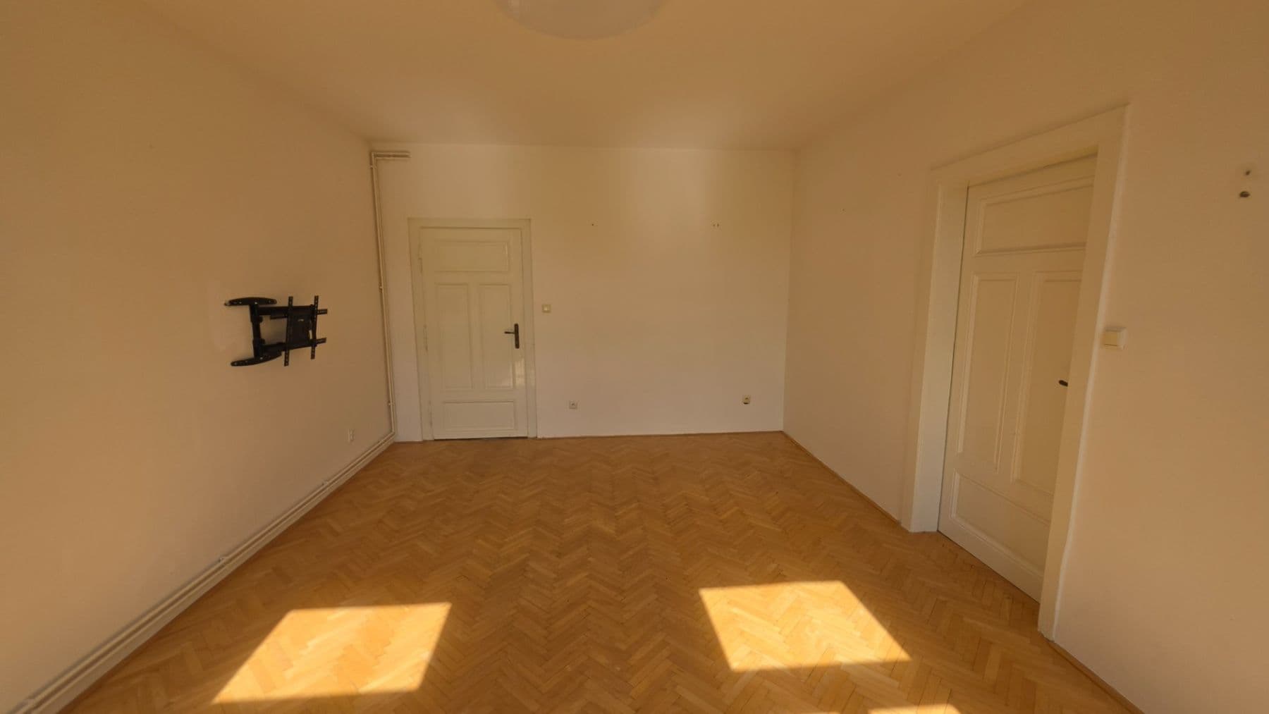 Prenájom bytu 2-izbový 65 m², Bratislavská, Brno, Jihomoravský kraj Prenájom bytu 2-izbový 65 m², Bratislavská, Brno, Jihomoravský kraj