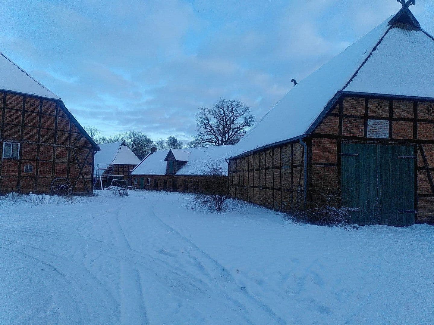 Predaj domu 430 m², pozemok 4.900 m², Rullstorf, Dolné Sasko Predaj domu 430 m², pozemok 4.900 m², Rullstorf, Dolné Sasko