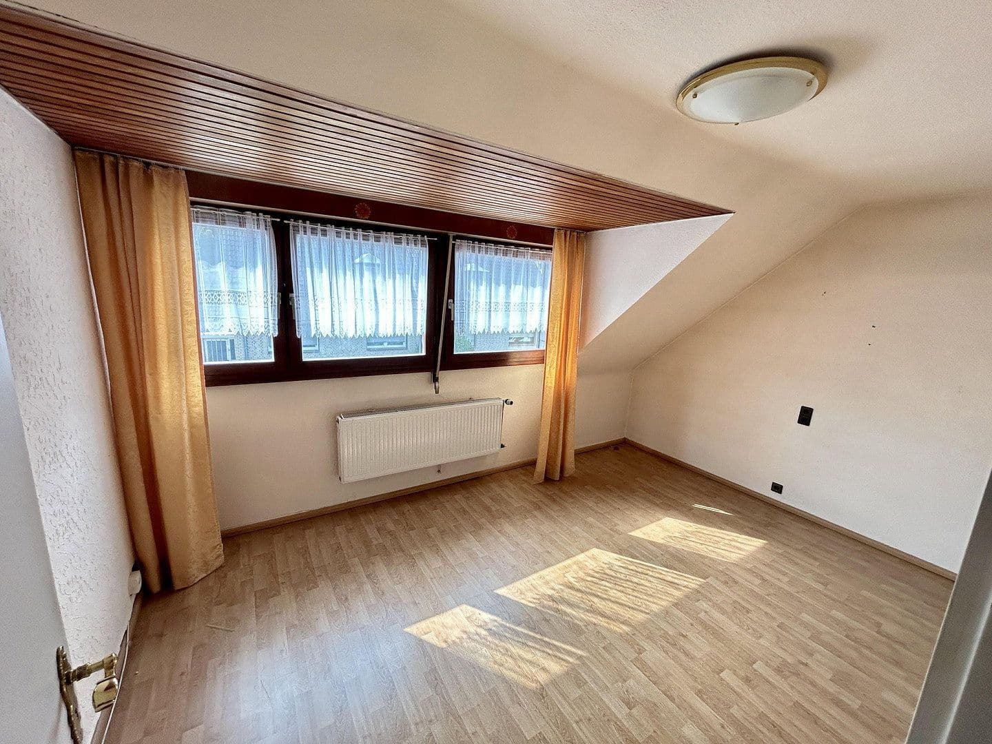Predaj domu 155 m², pozemok 900 m², Fronhofweg 50, Brühl, Severné Porýnie - Westfálsko Predaj domu 155 m², pozemok 900 m², Fronhofweg 50, Brühl, Severné Porýnie - Westfálsko