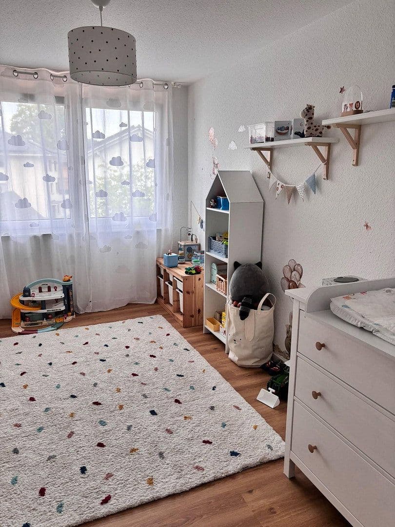 Prenájom bytu 3-izbový 103 m², Gutach im Breisgau, Bádensko-Wurttembersko Prenájom bytu 3-izbový 103 m², Gutach im Breisgau, Bádensko-Wurttembersko
