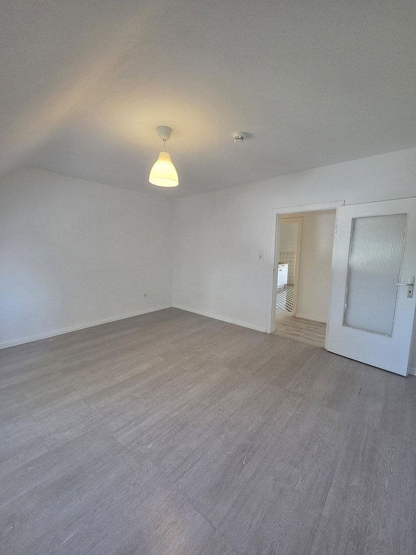 Prenájom bytu 3-izbový 80 m², Stolberstrasse 378, Köln, Severné Porýnie - Westfálsko Prenájom bytu 3-izbový 80 m², Stolberstrasse 378, Köln, Severné Porýnie - Westfálsko