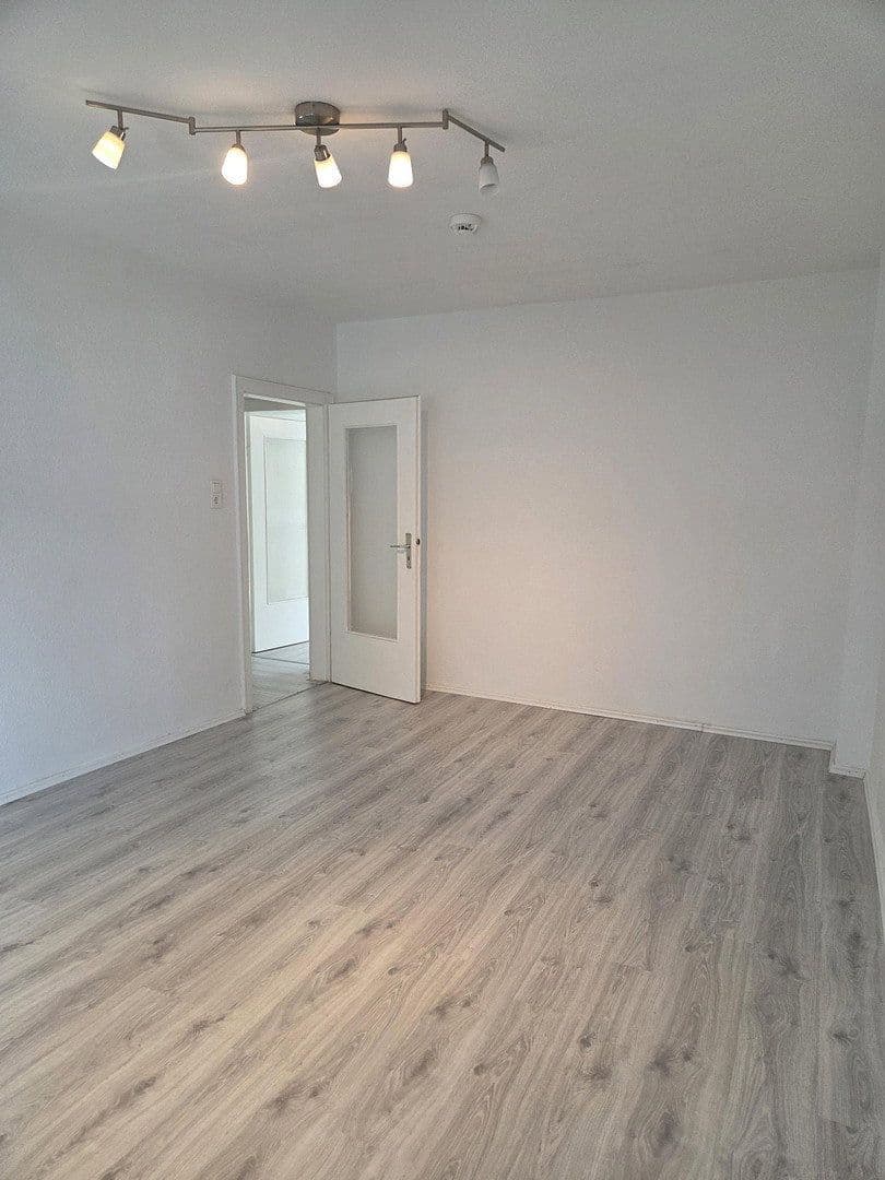Prenájom bytu 3-izbový 80 m², Stolberstrasse 378, Köln, Severné Porýnie - Westfálsko Prenájom bytu 3-izbový 80 m², Stolberstrasse 378, Köln, Severné Porýnie - Westfálsko