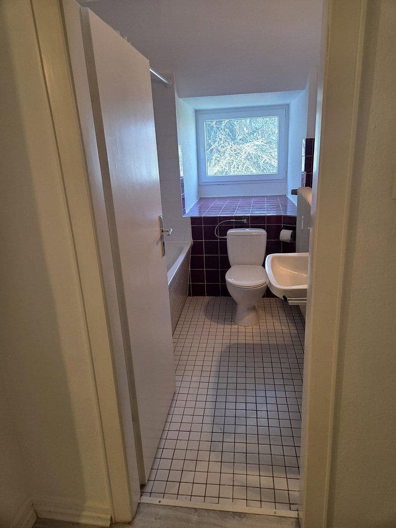 Prenájom bytu 3-izbový 80 m², Stolberstrasse 378, Köln, Severné Porýnie - Westfálsko Prenájom bytu 3-izbový 80 m², Stolberstrasse 378, Köln, Severné Porýnie - Westfálsko