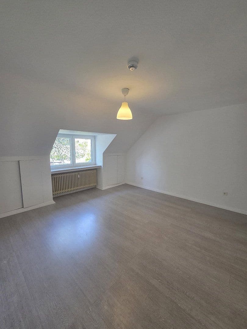 Prenájom bytu 3-izbový 80 m², Stolberstrasse 378, Köln, Severné Porýnie - Westfálsko Prenájom bytu 3-izbový 80 m², Stolberstrasse 378, Köln, Severné Porýnie - Westfálsko