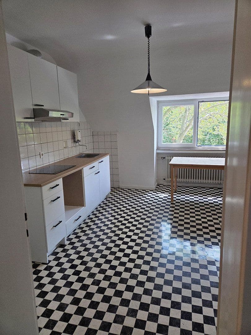 Prenájom bytu 3-izbový 80 m², Stolberstrasse 378, Köln, Severné Porýnie - Westfálsko Prenájom bytu 3-izbový 80 m², Stolberstrasse 378, Köln, Severné Porýnie - Westfálsko