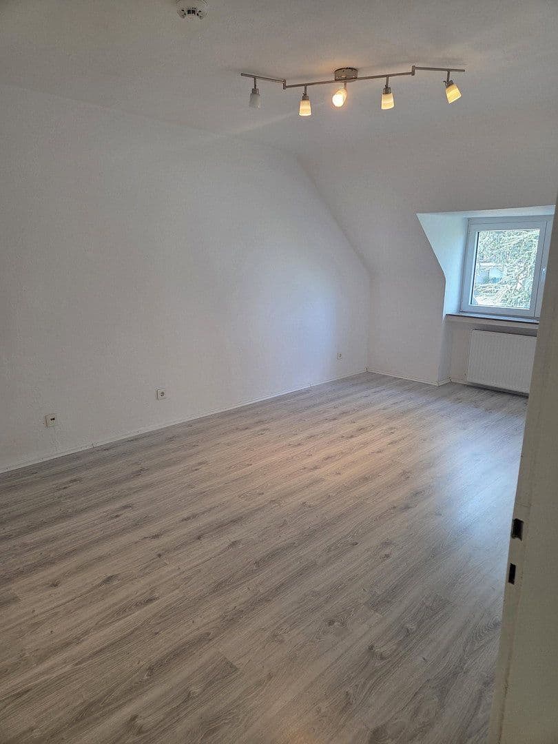 Prenájom bytu 3-izbový 80 m², Stolberstrasse 378, Köln, Severné Porýnie - Westfálsko Prenájom bytu 3-izbový 80 m², Stolberstrasse 378, Köln, Severné Porýnie - Westfálsko