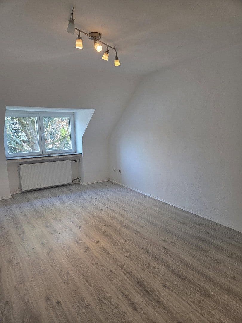 Prenájom bytu 3-izbový 80 m², Stolberstrasse 378, Köln, Severné Porýnie - Westfálsko Prenájom bytu 3-izbový 80 m², Stolberstrasse 378, Köln, Severné Porýnie - Westfálsko
