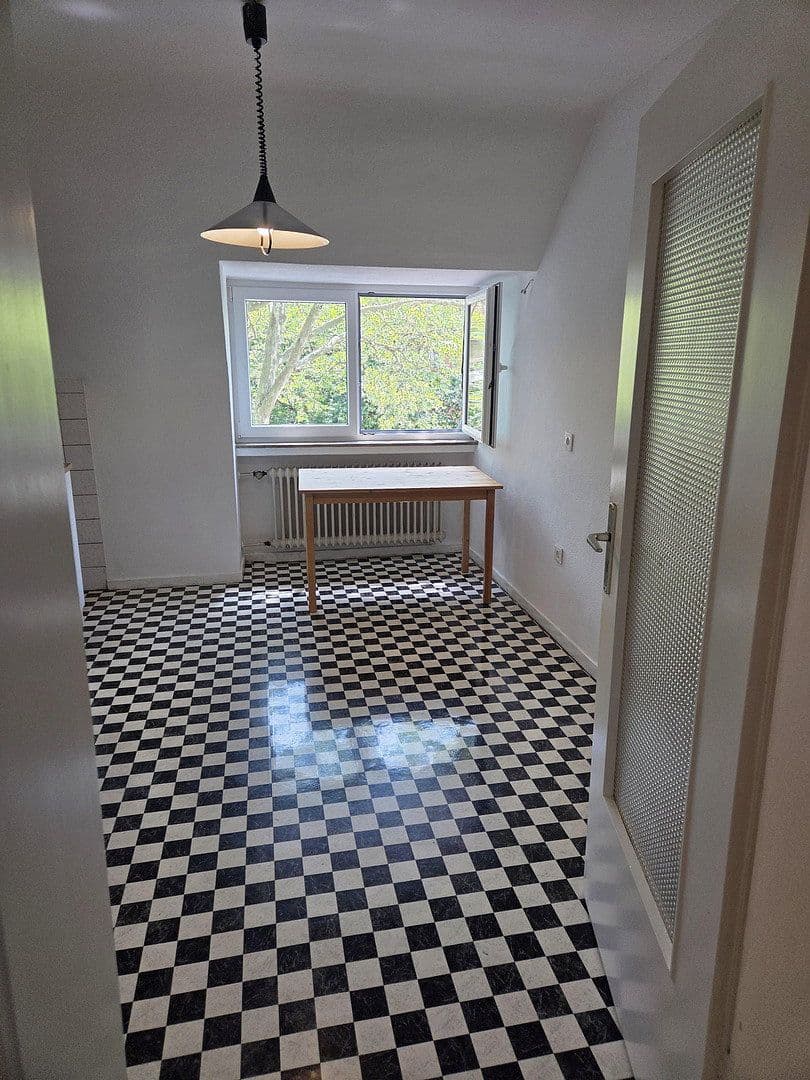 Prenájom bytu 3-izbový 80 m², Stolberstrasse 378, Köln, Severné Porýnie - Westfálsko Prenájom bytu 3-izbový 80 m², Stolberstrasse 378, Köln, Severné Porýnie - Westfálsko