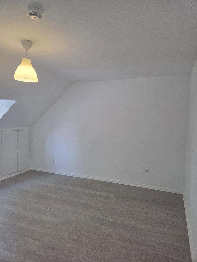 Prenájom bytu 3-izbový 80 m², Stolberstrasse 378, Köln, Severné Porýnie - Westfálsko Prenájom bytu 3-izbový 80 m², Stolberstrasse 378, Köln, Severné Porýnie - Westfálsko
