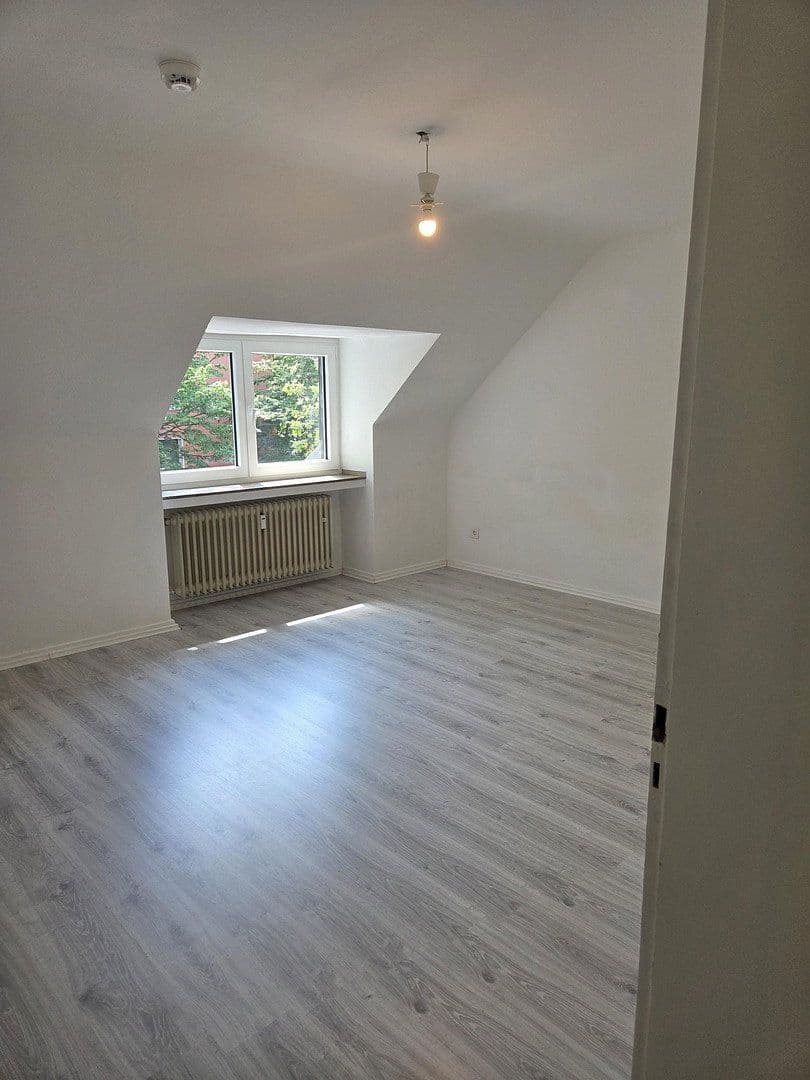 Prenájom bytu 3-izbový 80 m², Stolberstrasse 378, Köln, Severné Porýnie - Westfálsko Prenájom bytu 3-izbový 80 m², Stolberstrasse 378, Köln, Severné Porýnie - Westfálsko