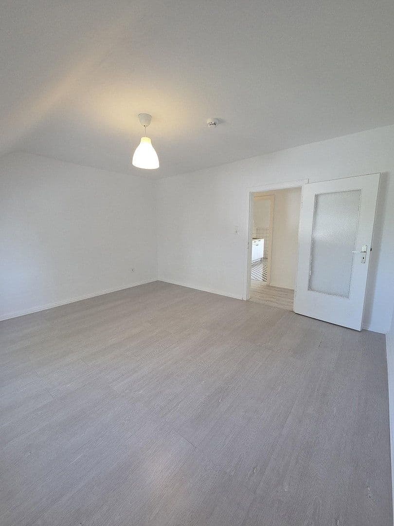 Prenájom bytu 3-izbový 80 m², Stolberstrasse 378, Köln, Severné Porýnie - Westfálsko Prenájom bytu 3-izbový 80 m², Stolberstrasse 378, Köln, Severné Porýnie - Westfálsko