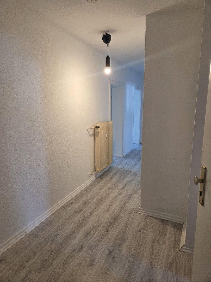 Prenájom bytu 3-izbový 80 m², Stolberstrasse 378, Köln, Severné Porýnie - Westfálsko Prenájom bytu 3-izbový 80 m², Stolberstrasse 378, Köln, Severné Porýnie - Westfálsko