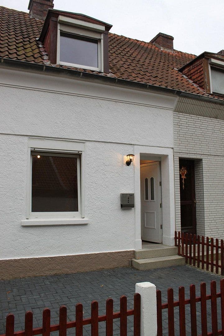 Prenájom domu 60 m², pozemok 103 m², Stiller Weg, Bremen, Brémy Prenájom domu 60 m², pozemok 103 m², Stiller Weg, Bremen, Brémy