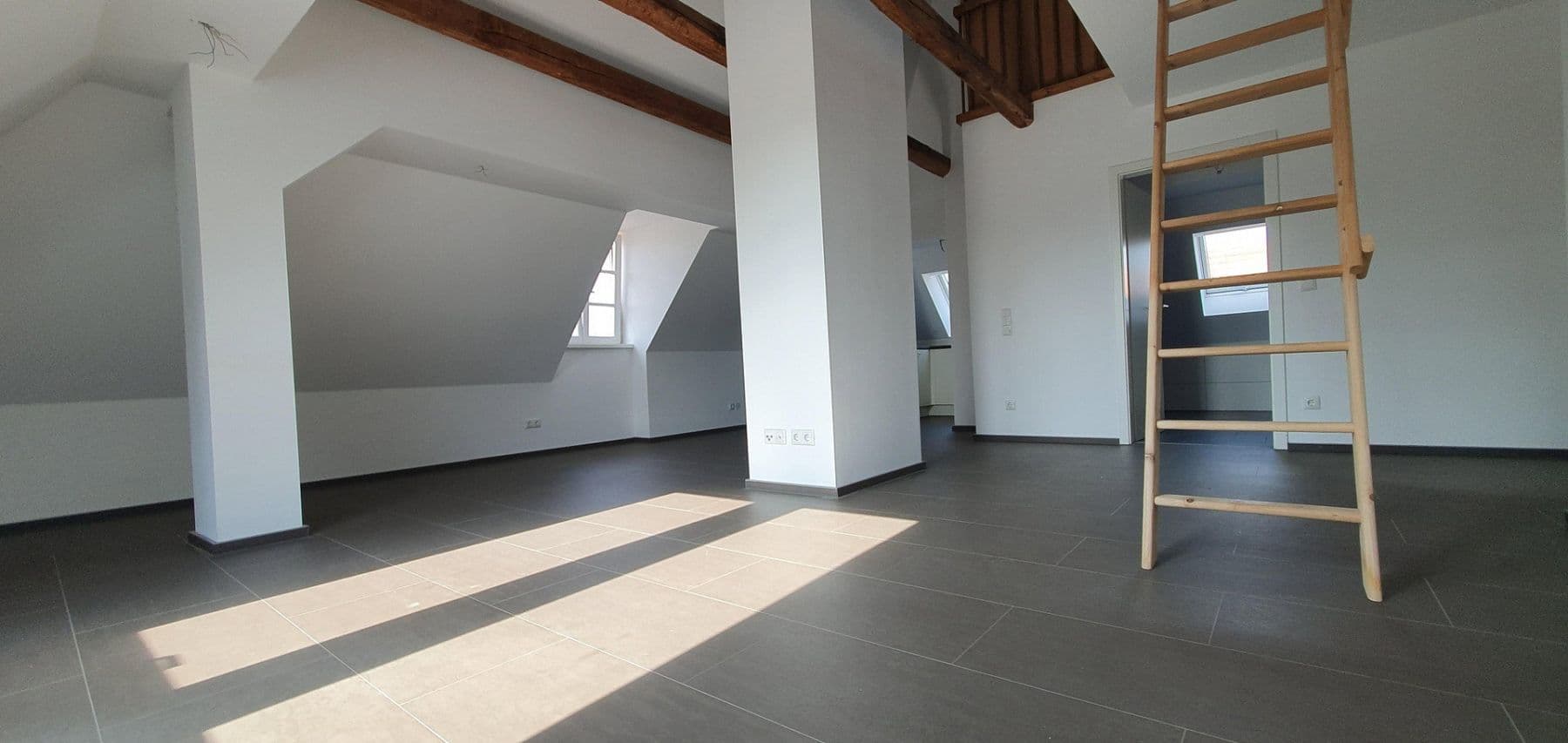 Prenájom bytu 2-izbový 64 m², Bruck i.d.OPf., Bavorsko Prenájom bytu 2-izbový 64 m², Bruck i.d.OPf., Bavorsko