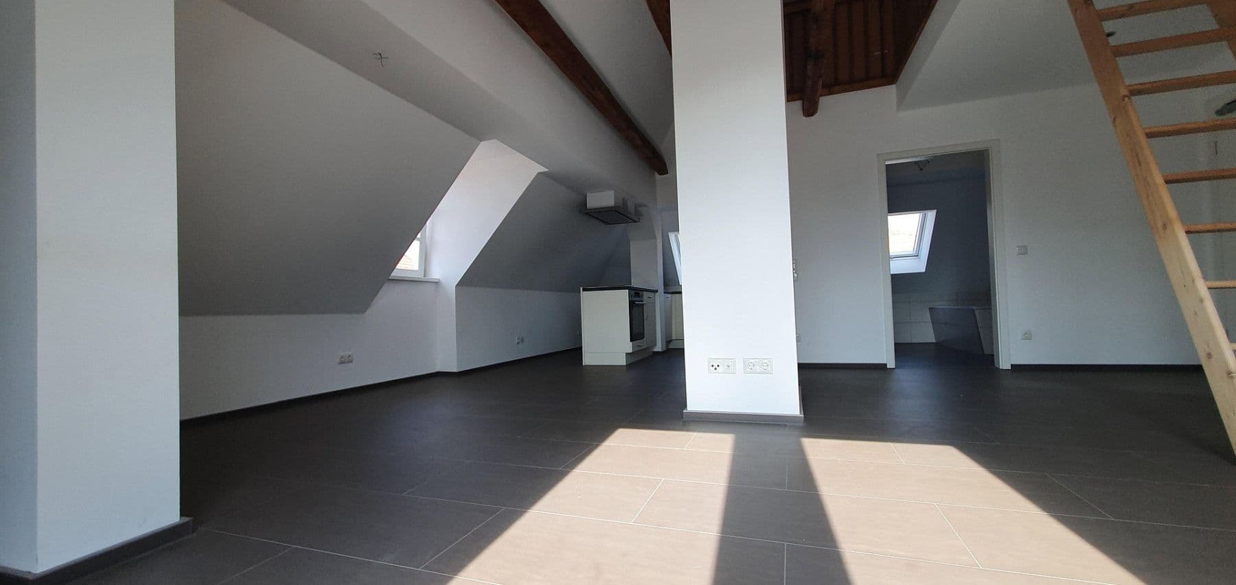 Prenájom bytu 2-izbový 64 m², Bruck i.d.OPf., Bavorsko Prenájom bytu 2-izbový 64 m², Bruck i.d.OPf., Bavorsko