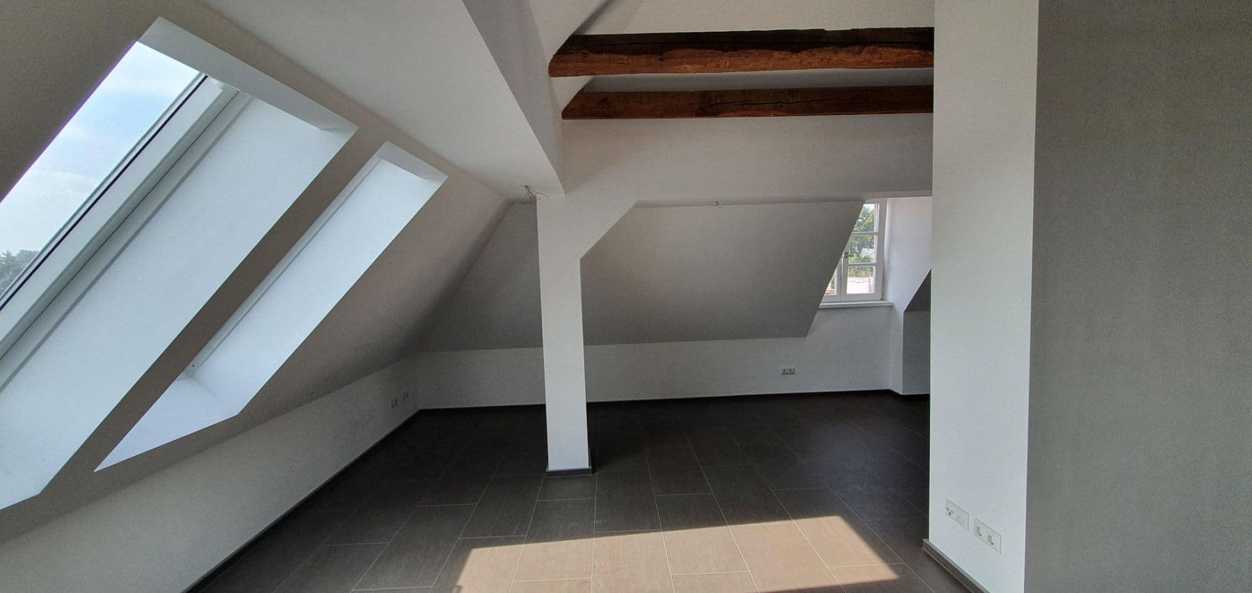 Prenájom bytu 2-izbový 64 m², Bruck i.d.OPf., Bavorsko Prenájom bytu 2-izbový 64 m², Bruck i.d.OPf., Bavorsko