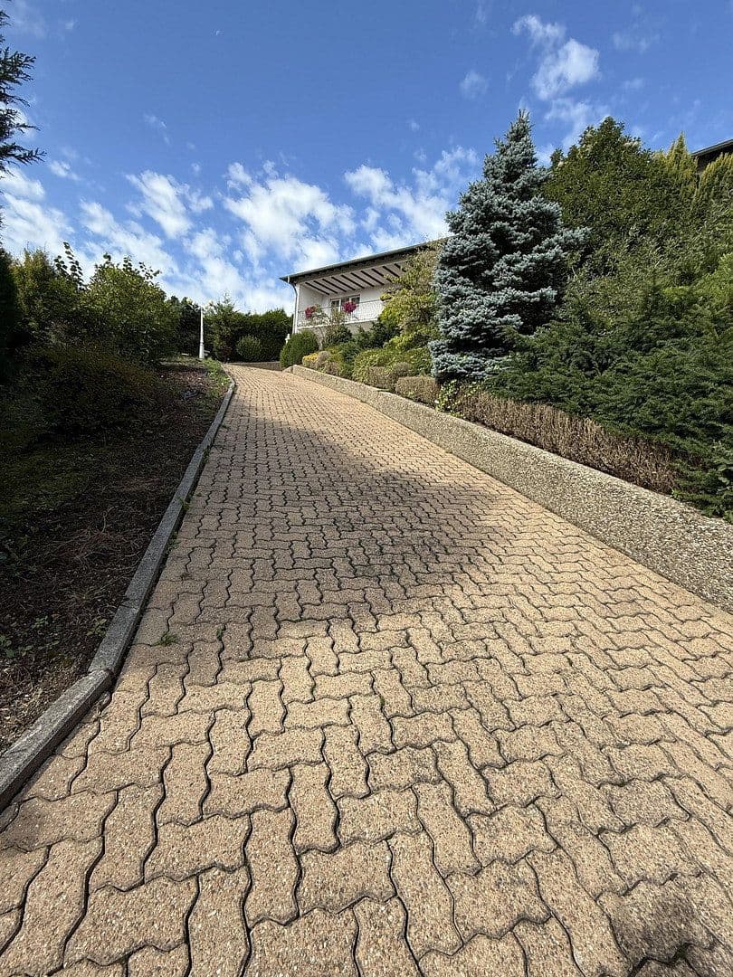 Predaj domu 315 m², pozemok 1.400 m², Überherrn, Sársko Predaj domu 315 m², pozemok 1.400 m², Überherrn, Sársko
