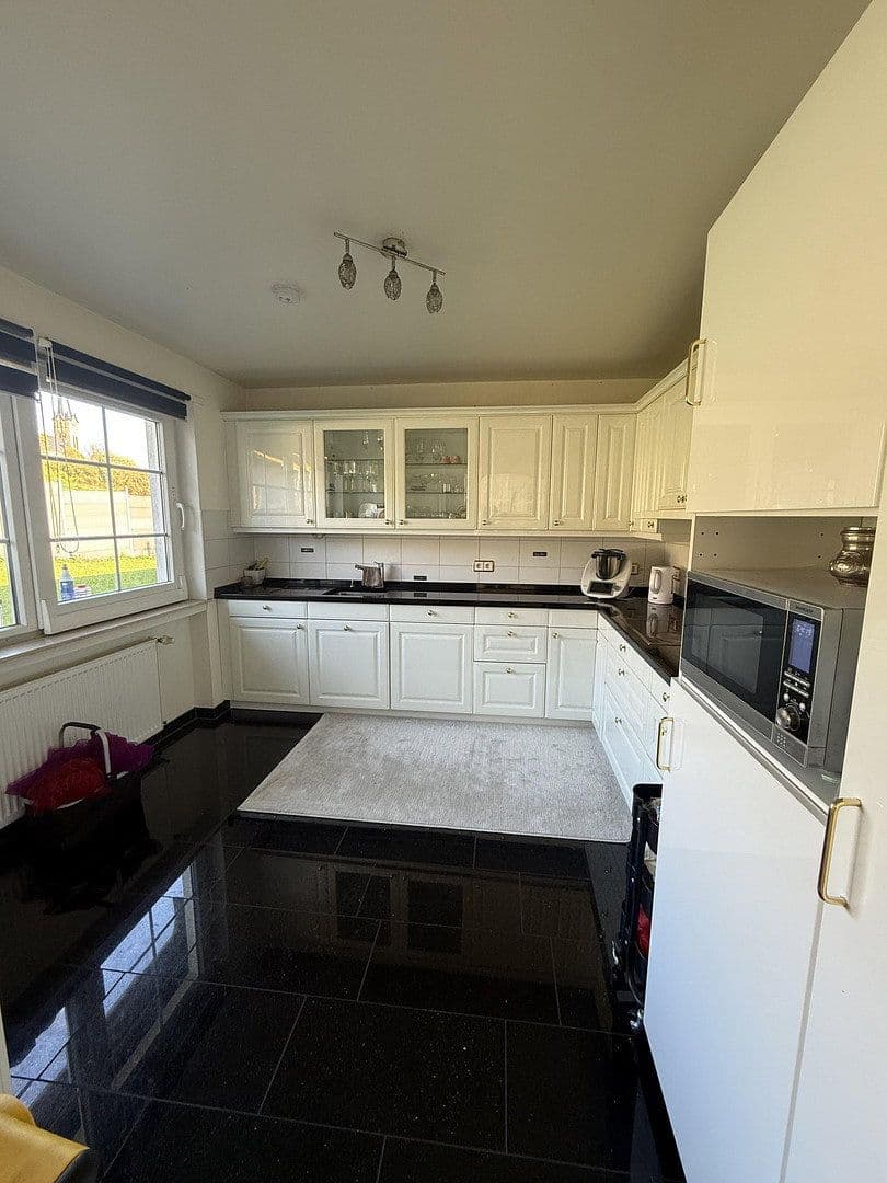 Predaj domu 315 m², pozemok 1.400 m², Überherrn, Sársko Predaj domu 315 m², pozemok 1.400 m², Überherrn, Sársko