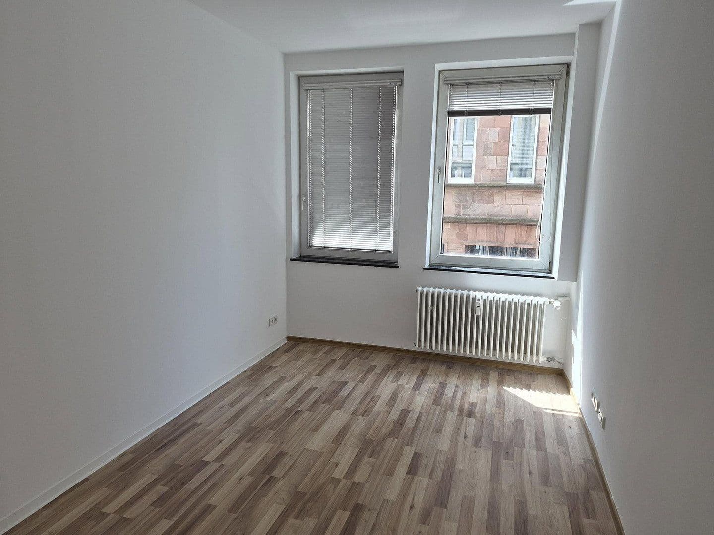 Prenájom bytu 3-izbový 45 m², Saarbrücken, Sársko Prenájom bytu 3-izbový 45 m², Saarbrücken, Sársko