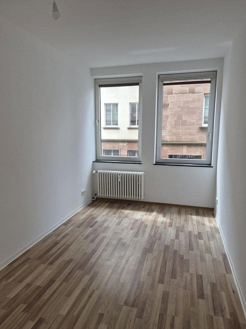 Prenájom bytu 3-izbový 45 m², Saarbrücken, Sársko Prenájom bytu 3-izbový 45 m², Saarbrücken, Sársko