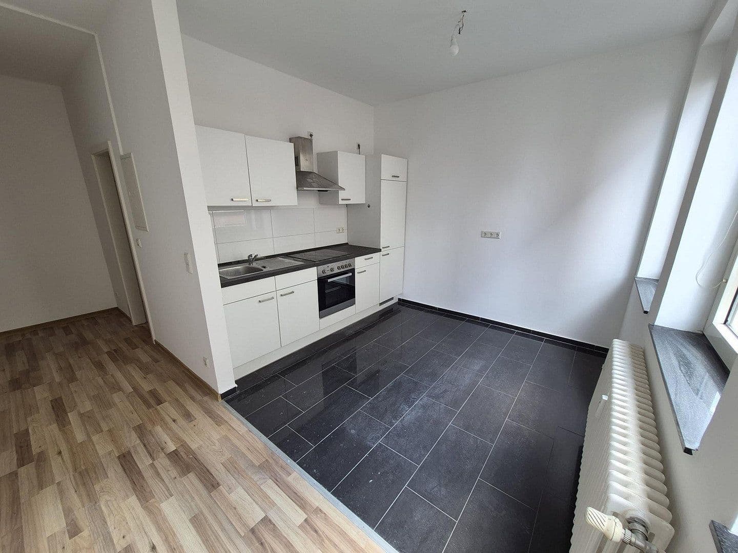 Prenájom bytu 3-izbový 45 m², Saarbrücken, Sársko Prenájom bytu 3-izbový 45 m², Saarbrücken, Sársko