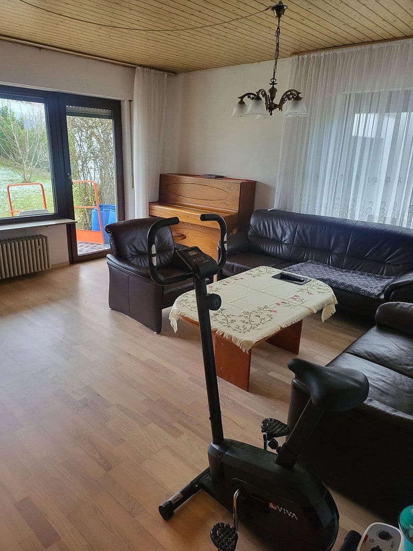 Predaj domu 205 m², pozemok 328 m², Freiberg am Neckar, Bádensko-Wurttembersko Predaj domu 205 m², pozemok 328 m², Freiberg am Neckar, Bádensko-Wurttembersko