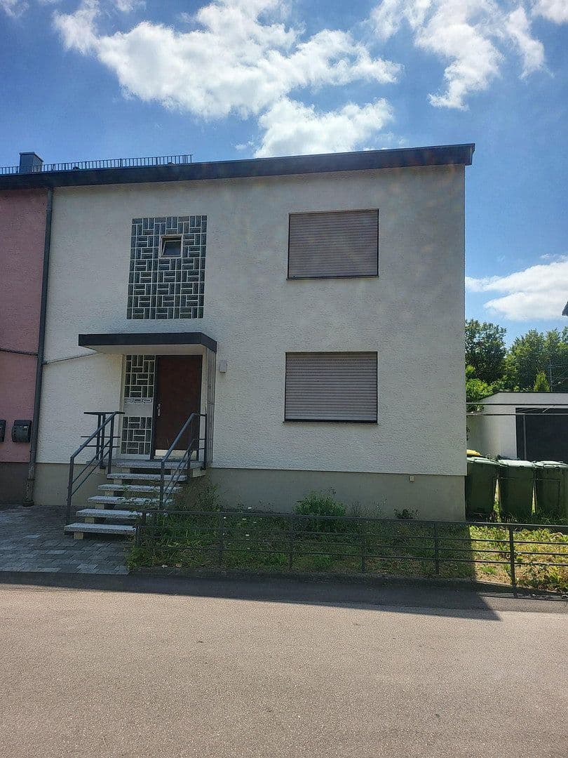 Predaj domu 205 m², pozemok 328 m², Freiberg am Neckar, Bádensko-Wurttembersko Predaj domu 205 m², pozemok 328 m², Freiberg am Neckar, Bádensko-Wurttembersko