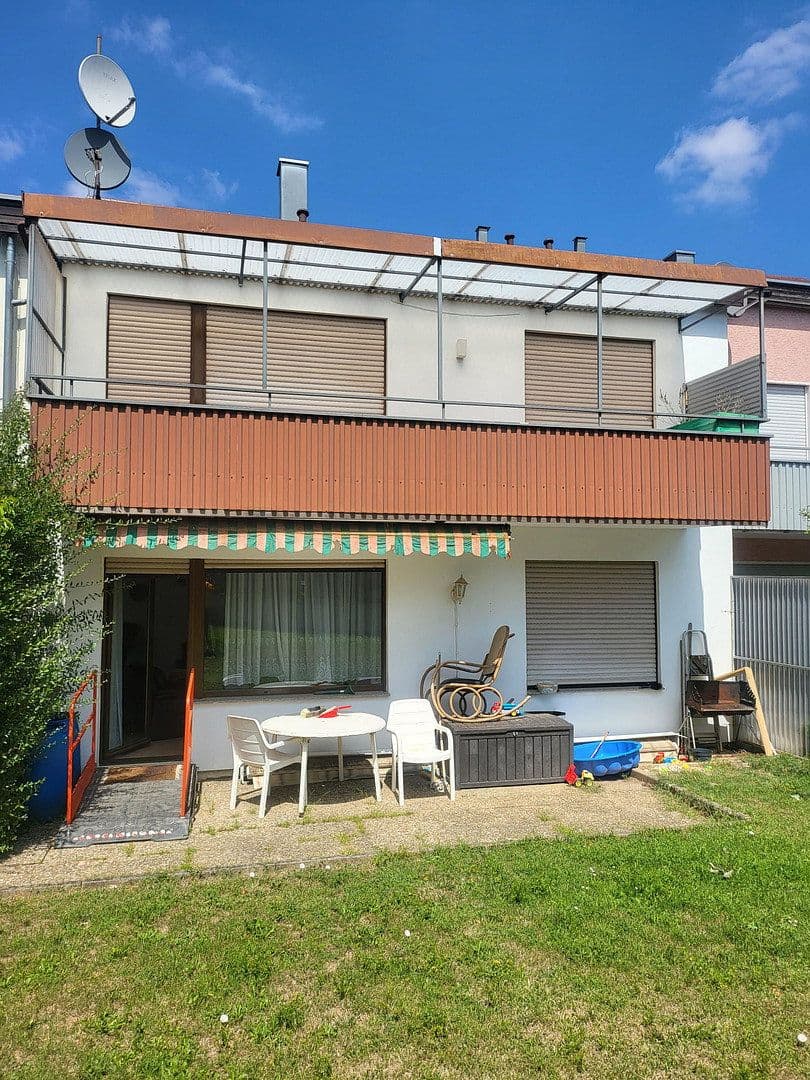 Predaj domu 205 m², pozemok 328 m², Freiberg am Neckar, Bádensko-Wurttembersko Predaj domu 205 m², pozemok 328 m², Freiberg am Neckar, Bádensko-Wurttembersko