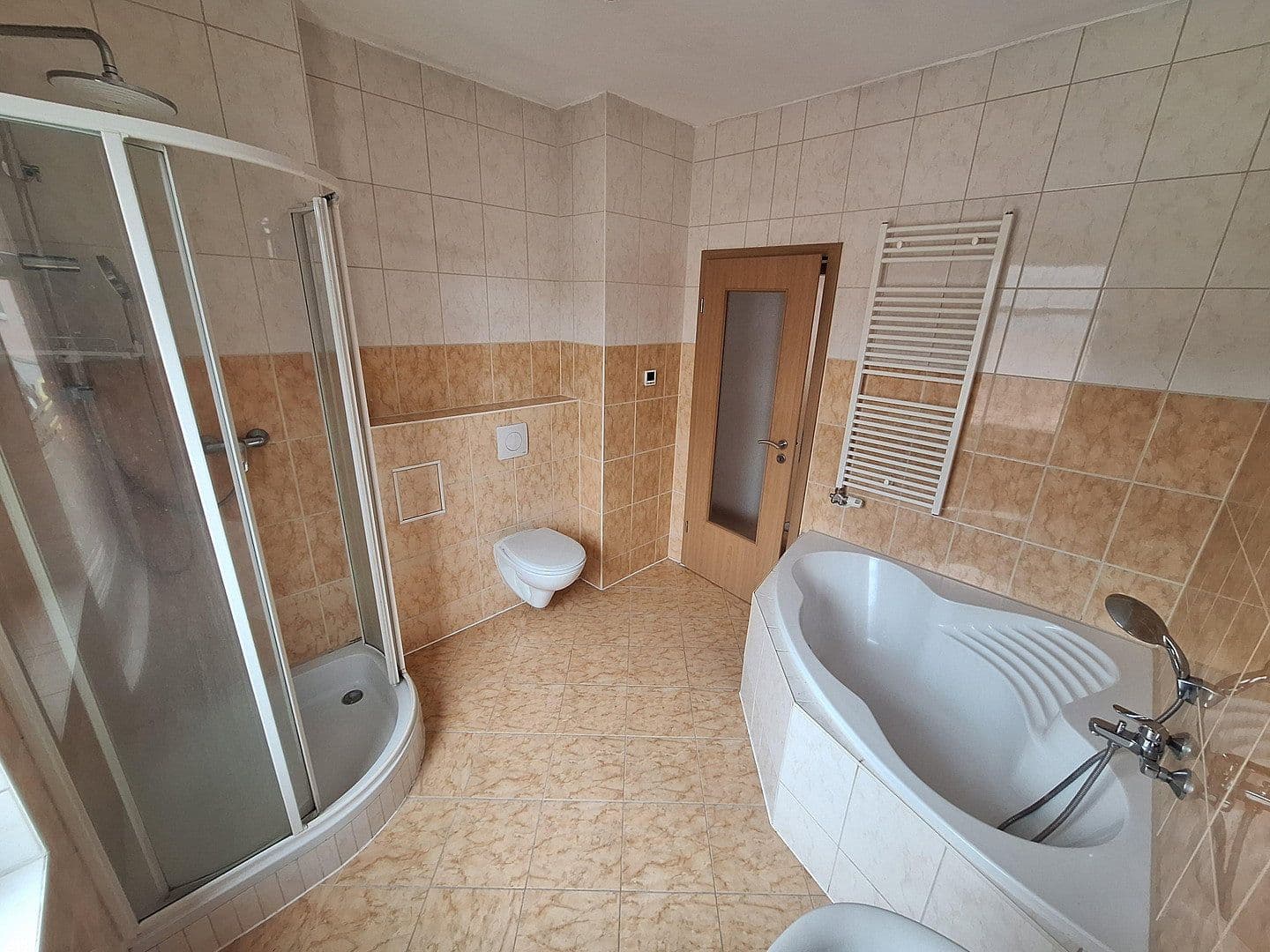 Prenájom bytu 3-izbový 85 m², Lange Straße 2, Zwickau, Sasko Prenájom bytu 3-izbový 85 m², Lange Straße 2, Zwickau, Sasko