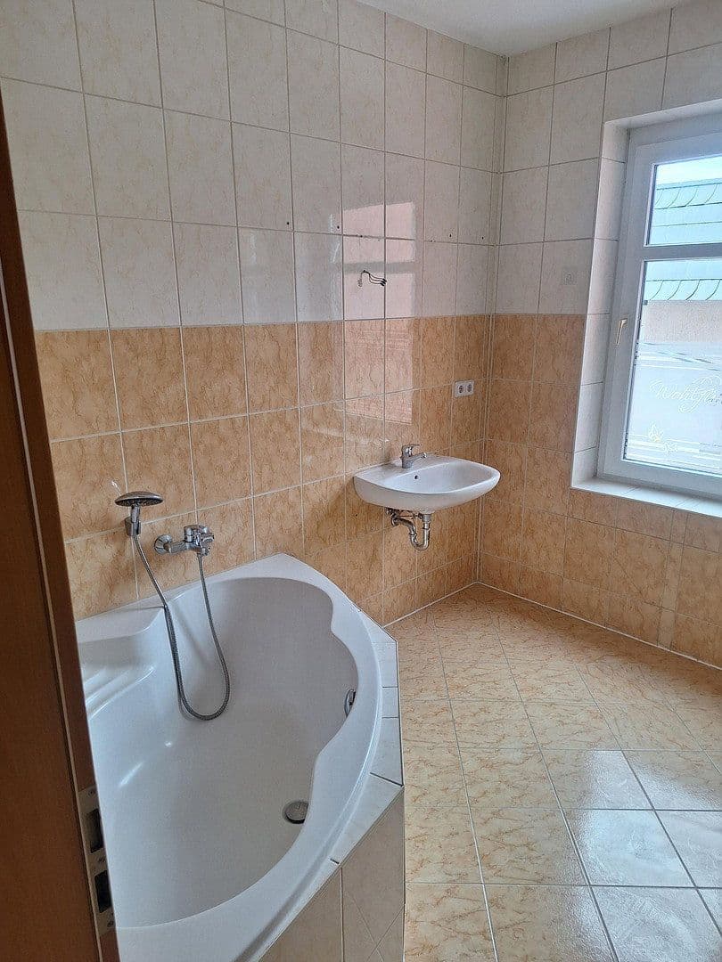 Prenájom bytu 3-izbový 85 m², Lange Straße 2, Zwickau, Sasko Prenájom bytu 3-izbový 85 m², Lange Straße 2, Zwickau, Sasko