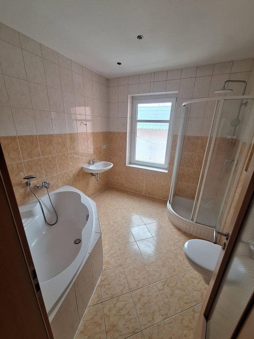 Prenájom bytu 3-izbový 85 m², Lange Straße 2, Zwickau, Sasko Prenájom bytu 3-izbový 85 m², Lange Straße 2, Zwickau, Sasko