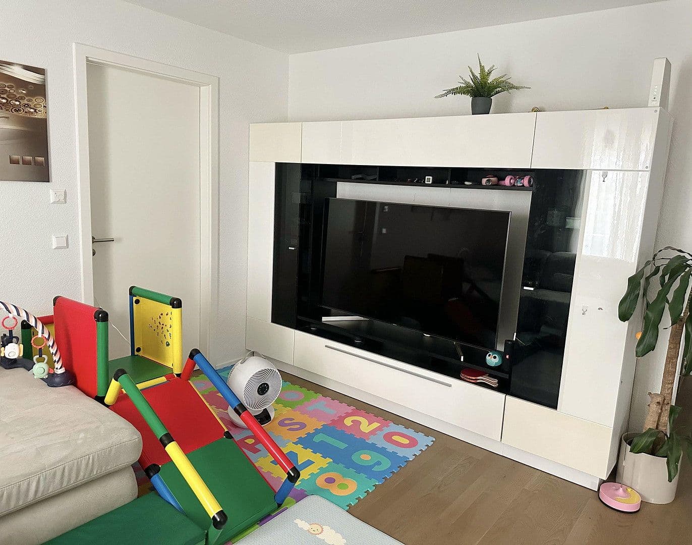 Prenájom bytu 4-izbový 108 m², Sindelfingen, Bádensko-Wurttembersko Prenájom bytu 4-izbový 108 m², Sindelfingen, Bádensko-Wurttembersko