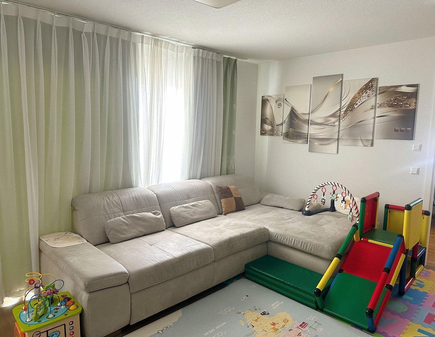 Prenájom bytu 4-izbový 108 m², Sindelfingen, Bádensko-Wurttembersko Prenájom bytu 4-izbový 108 m², Sindelfingen, Bádensko-Wurttembersko