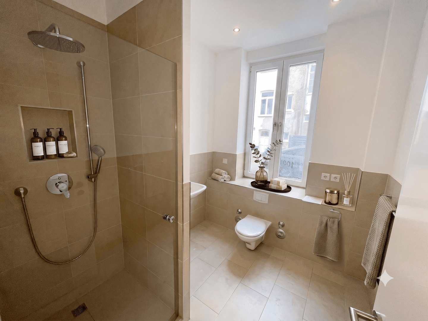 Predaj domu 886 m², pozemok 407 m², Wiesbaden, Hesensko Predaj domu 886 m², pozemok 407 m², Wiesbaden, Hesensko