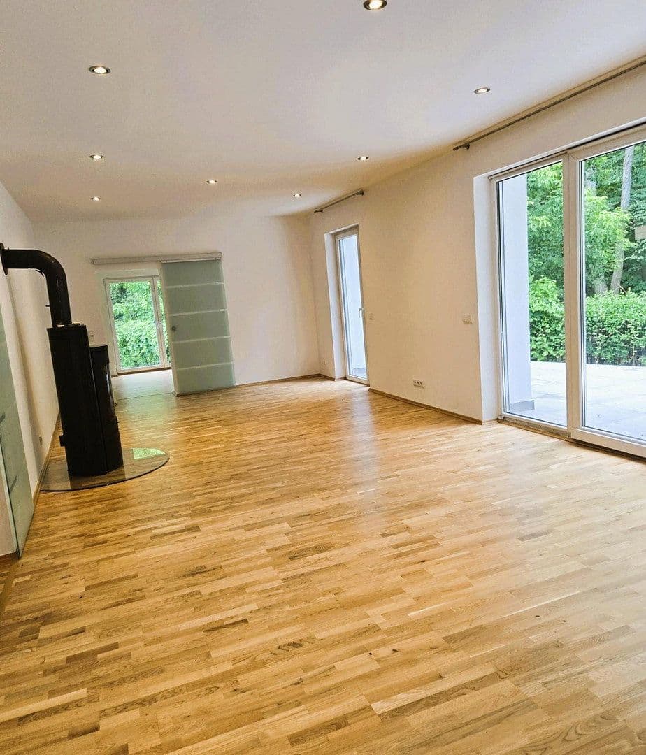 Predaj domu 371 m², pozemok 735 m², Sterkrader Straße 1, Berlin - Tegel, Berlín Predaj domu 371 m², pozemok 735 m², Sterkrader Straße 1, Berlin - Tegel, Berlín