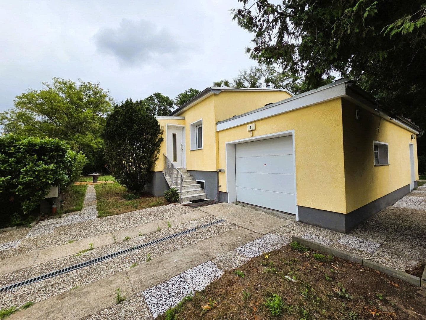 Predaj domu 371 m², pozemok 735 m², Sterkrader Straße 1, Berlin - Tegel, Berlín Predaj domu 371 m², pozemok 735 m², Sterkrader Straße 1, Berlin - Tegel, Berlín
