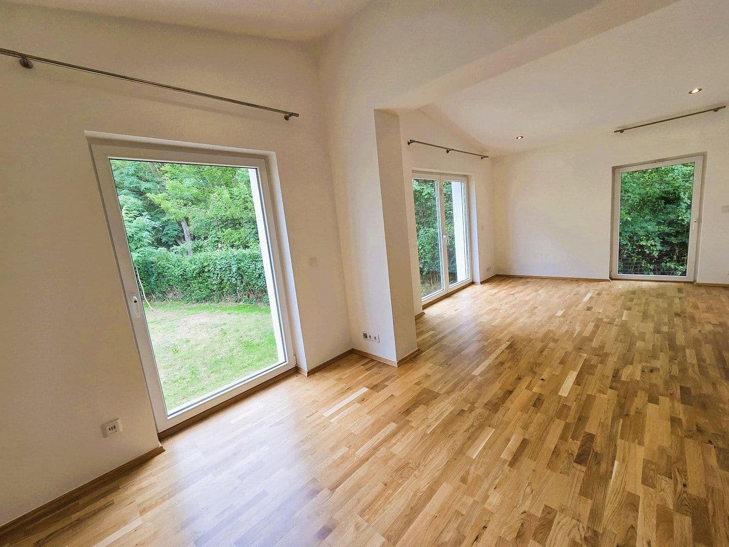 Predaj domu 371 m², pozemok 735 m², Sterkrader Straße 1, Berlin - Tegel, Berlín Predaj domu 371 m², pozemok 735 m², Sterkrader Straße 1, Berlin - Tegel, Berlín