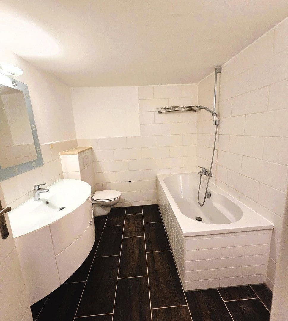 Predaj domu 371 m², pozemok 735 m², Sterkrader Straße 1, Berlin - Tegel, Berlín Predaj domu 371 m², pozemok 735 m², Sterkrader Straße 1, Berlin - Tegel, Berlín