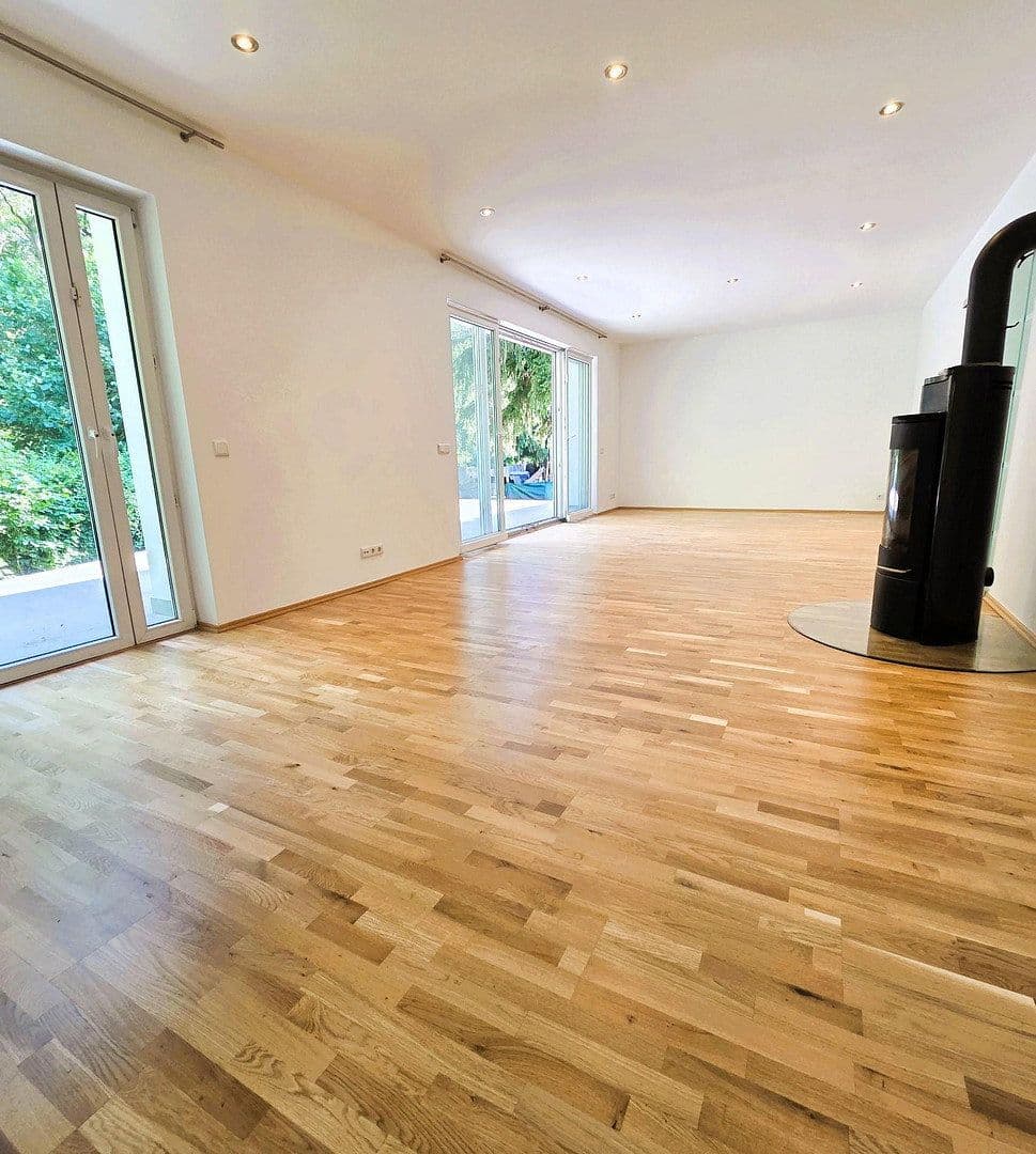 Predaj domu 371 m², pozemok 735 m², Sterkrader Straße 1, Berlin - Tegel, Berlín Predaj domu 371 m², pozemok 735 m², Sterkrader Straße 1, Berlin - Tegel, Berlín