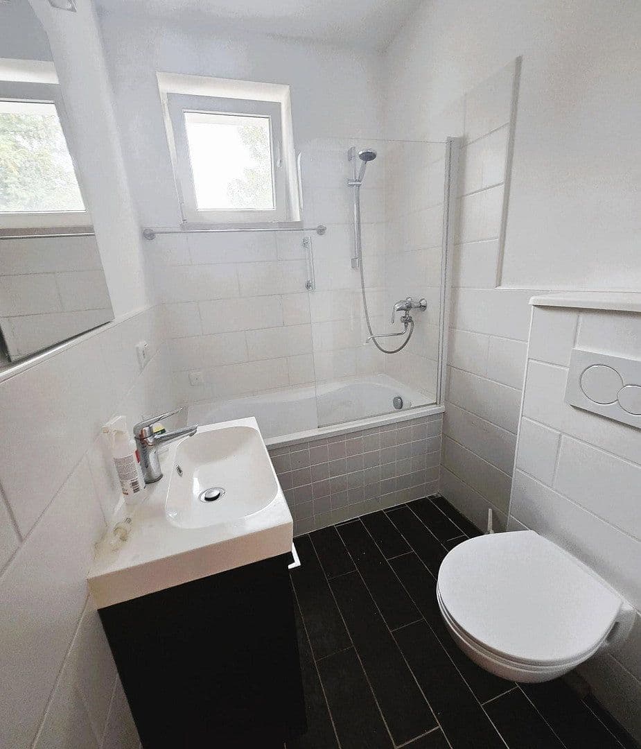 Predaj domu 371 m², pozemok 735 m², Sterkrader Straße 1, Berlin - Tegel, Berlín Predaj domu 371 m², pozemok 735 m², Sterkrader Straße 1, Berlin - Tegel, Berlín
