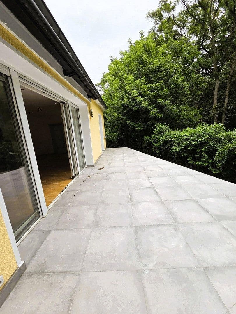 Predaj domu 371 m², pozemok 735 m², Sterkrader Straße 1, Berlin - Tegel, Berlín Predaj domu 371 m², pozemok 735 m², Sterkrader Straße 1, Berlin - Tegel, Berlín