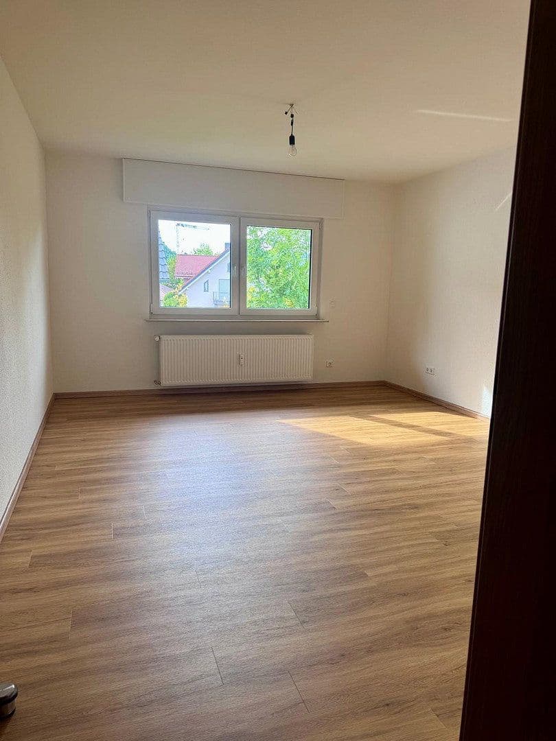 Prenájom bytu 4-izbový 120 m², Mitlechterner Straße 9, Fürth, Hesensko Prenájom bytu 4-izbový 120 m², Mitlechterner Straße 9, Fürth, Hesensko