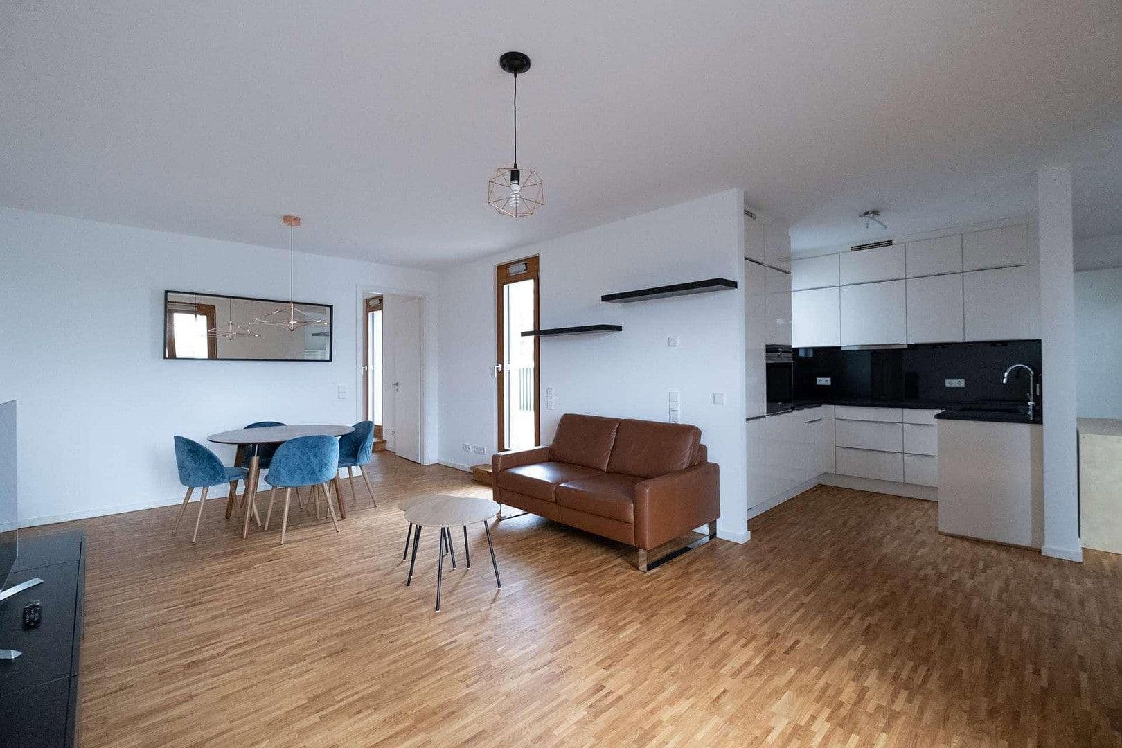 Prenájom bytu 2-izbový 88 m², Pariser Straße 4, Frankfurt am Main, Hesensko Prenájom bytu 2-izbový 88 m², Pariser Straße 4, Frankfurt am Main, Hesensko